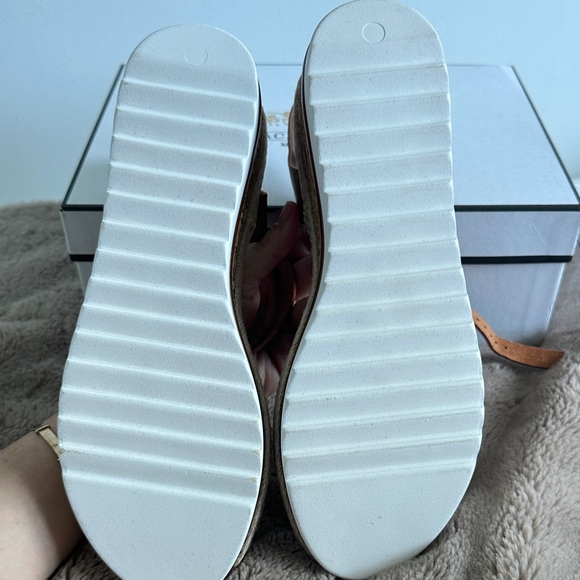 Coach and Four Banno Wedge - Picture 4 of 4